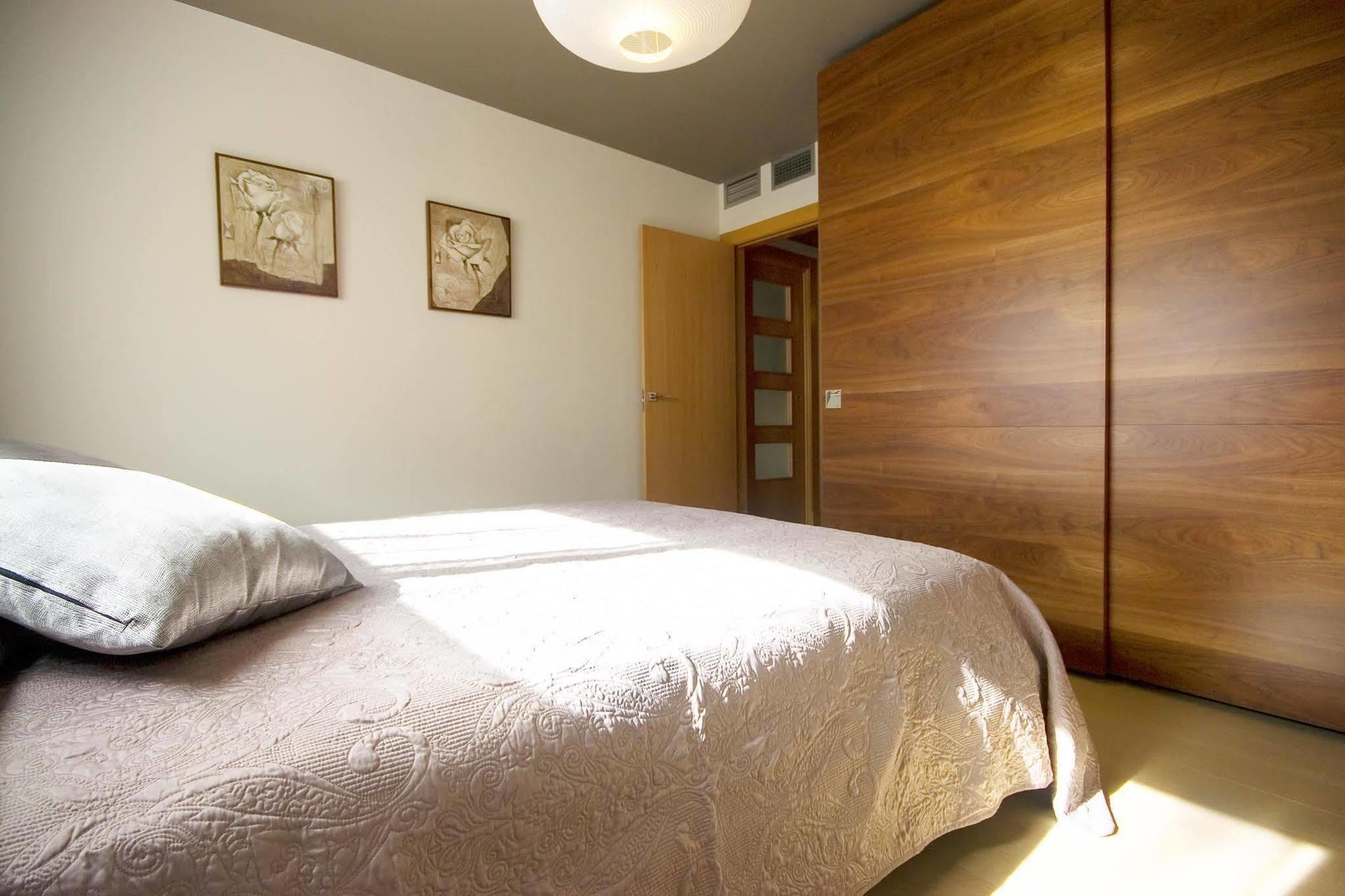 Apartamentos 16:9 Suites المرية المظهر الخارجي الصورة